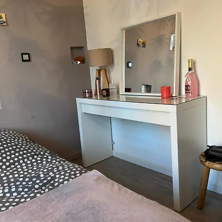 - 2 Chambres 4 Personnes Balcon Parking - Evelyne *